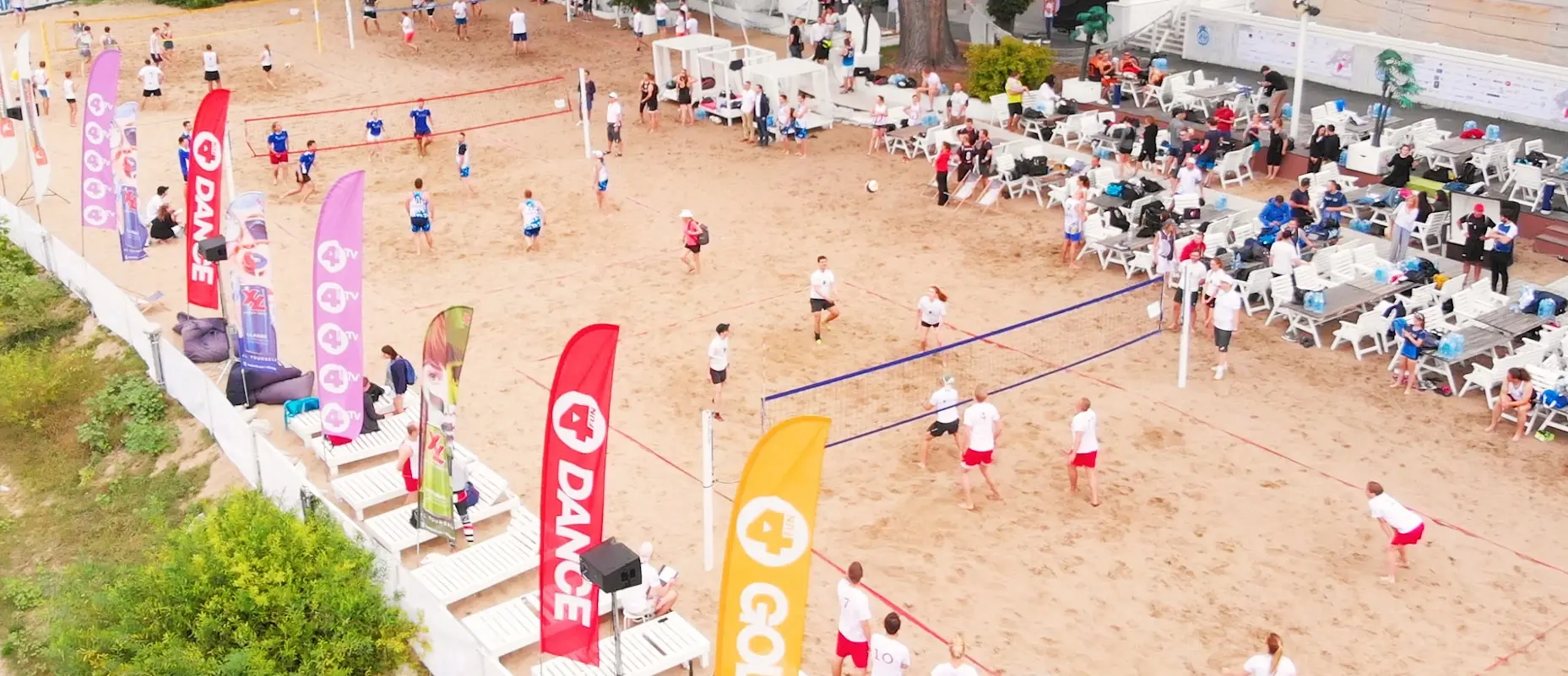 Turniej siatkówki plażowej organizowany dla JLL na La Playa